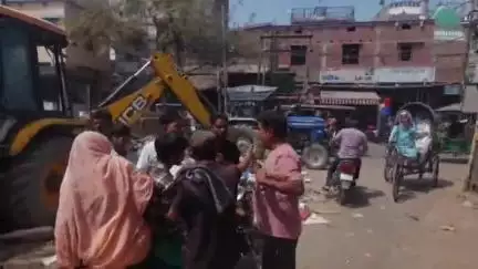 सिवान: सिवान में कचरा उठाने में देरी से बढ़ी लोगों की परेशानी, नगरपालिका पर लापरवाही का आरोप