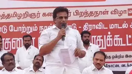 புதுக்கோட்டை: கட்சி ஆரம்பித்தவுடன் முதல்வராக துடிக்கிறார் விஜய் புத்தாம்பூரில் நடந்த திமுக கூட்டத்தில் தலைமை கழக பேச்சாளர் மறைமுக தாக்கு
