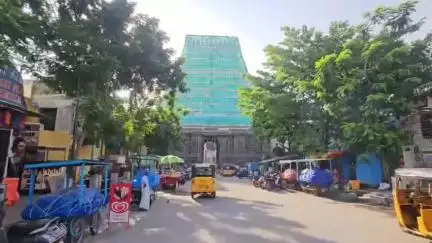 காஞ்சிபுரம்: காஞ்சிபுரம் வரதராஜ பெருமாள் தங்கம் & வெள்ளி பல்லி இடமாற்றம்