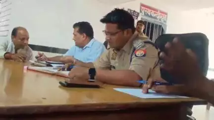 माधौगढ़: माधौगढ़ कोतवाली और रामपुरा थाने में आगामी त्यौहारों को लेकर एसडीएम और सीओ ने की पीस कमेटी की बैठक