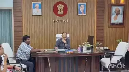 कहरा: डीएम दीपेश कुमार ने वीडियो कॉन्फ्रेंसिंग से राजस्व कार्यों की समीक्षा की, दिए निर्देश