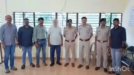 ಶಿರಸಿ: ಐದು ರಸ್ತೆ ಬಳಿ ವಾಹನ ಅಫಘಾತ  ಮಾಡಿ 33 ವರ್ಷ ನ್ಯಾಯಾಲಯಕ್ಕೆ ಬಾರದೇ ತಲೆಮರೆಸಿಕೊಂಡಿದ್ದ ಆರೋಪಿ ಬಂಧನ