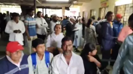 सातारा: तहसीलदार कार्यातील सेतू कार्यालयात सर्व डाऊन, नागरिकांमधून नाराजी #Janasamasya