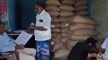 चतरा: एमो बारियातु पंचायत समेत अन्य पंचायतों में आधा दर्जन पीडीएस दुकानों का निरीक्षण किया गया