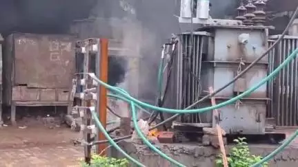 सैदपुर: सैदपुर पीपा घाट चौमुहानी पर ट्रांसफॉर्मर धू-धूकर जलने लगा, मचा हड़कंप, पूरे क्षेत्र में ठप हुई आपूर्ति