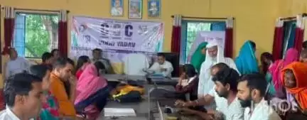 चतरा: धरती आबा जनजातीय ग्राम उत्कर्ष अभियान के तहत पहरा पंचायत भवन में शिविर लगाया गया
