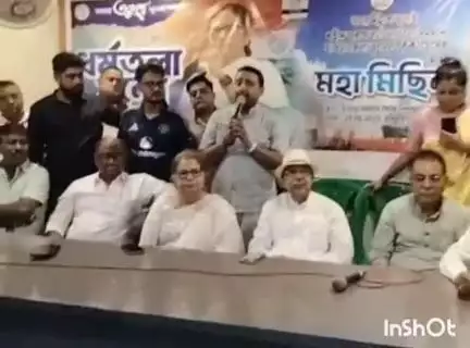 বালি-জগাছা: হাওড়া জেলা সদর তৃণমূল কংগ্রেস কার্যালয় কদমতলাতে যুব তৃণমূল কংগ্রেসের পক্ষ থেকে একুশে জুলাই উপলক্ষে প্রস্তুতি বৈঠক