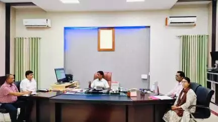दरभंगा: दरभंगा जिलाधिकारी ने आंगनबाड़ी केंद्रों को लेकर सीडीपीओ के साथ कार्यालय में की समीक्षा बैठक