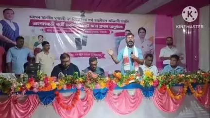 টিয়ক: টীয়কত অংগনৱাড়ী কৰ্মীৰ হাতে হাতে স্মাৰ্ট ফোন, ২৫৫ কৰ্মীক আনুষ্ঠানিকভাৱে স্মাৰ্ট ফোন প্ৰদান বিধায়ক ৰূপজ্যোতি কুৰ্মীৰ
