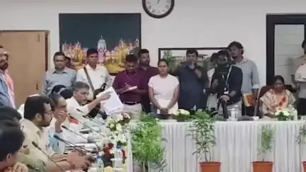 नगर: नगर–पुणे रेल्वे मार्ग व प्रमुख प्रकल्पांना गती देण्याची मागणी — खा निलेश लंके यांची पुणे रेल्वे विभाग बैठकीत ठाम मागणी