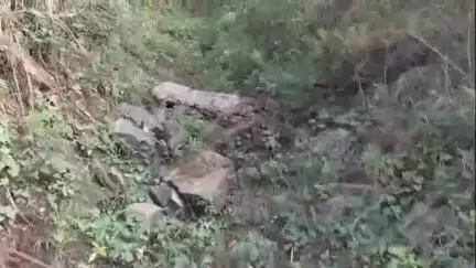 परभणी: घोडा ते पुयणी पांदण रस्त्यासाठी ग्रामस्थांचा जलसमाधी आंदोलनाचा पालकमंत्री यांना कलेक्टर ऑफिस येथे इशारा #Jansamasya