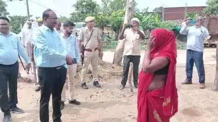 महाराजगंज: जिलाधिकारी ने पनियरा में तटबंधों का निरीक्षण किया, दिए आवश्यक निर्देश