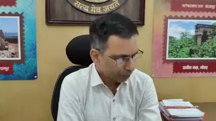 दमोह: कलेक्ट्रेट में मतदान केंद्रों पर व्यवस्थाओं को लेकर बैठक संपन्न, दिव्यांगों के लिए संशोधित मैपिंग की जाएगी
