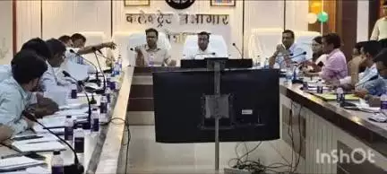 फिरोज़ाबाद: ट्रांसफार्मर फुका तो अफसर नपेंगे! दबरई कलेक्ट्रेट में प्रबंध निदेशक नीतीश कुमार ने SDO-XEN को लगाई फटकार