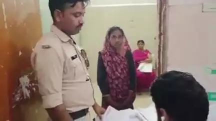 टीकमगढ़: पहाड़ी खुर्द गांव में पति ने शराब के नशे में पत्नी से की मारपीट, पुलिस ने कराई एमएलसी
