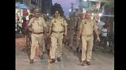 करहल: करहल क्षेत्र में एसपी ग्रामीण ने कानून एवं शांति व्यवस्था को देखते हुए पुलिस बल के साथ किया पैदल गश्त