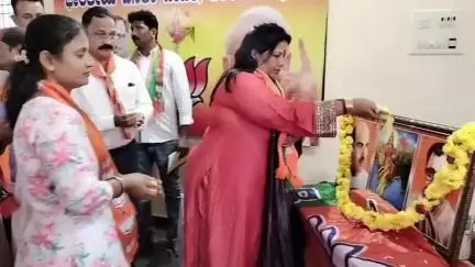 ಕಾರವಾರ: ನಗರದ ಬಿಜೆಪಿ ಕಚೇರಿಯಲ್ಲಿ ಶ್ಯಾಮ್ ಪ್ರಸಾದ ಮುಖರ್ಜಿ ಅವರ ಬಲಿದಾನ್ ದಿವಸ್ ಕಾರ್ಯಕ್ರಮ ನಡೆಯಿತು