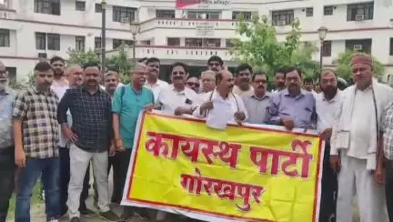 गोरखपुर: कायस्थ पार्टी ने परी हत्याकांड का केस फास्ट ट्रैक कोर्ट में चलाने और आर्थिक सहायता के लिए जिलाधिकारी को सौंपा ज्ञापन
