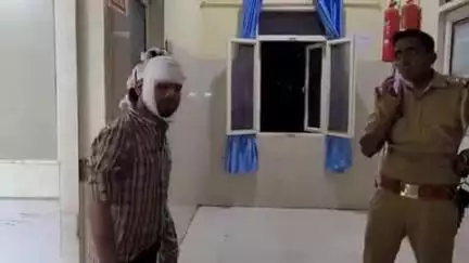 फिरोज़ाबाद: नैनी ग्लास के पास तेज रफ्तार बाइक ने सड़क क्रॉस कर रहे व्यक्ति को टक्कर मारी, डिवाइडर से टकराने से दो घायल