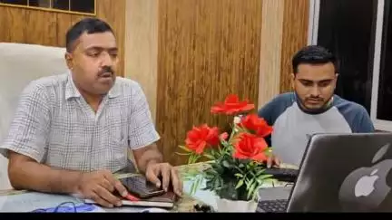 केसरिया: केसरिया प्रखण्ड क्षेत्र के विभिन्न पंचायतों में वार्ड सदस्य और पंच पद के लिए होने वाले उपचुनाव की स्क्रूटनिंग हुई