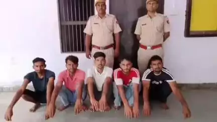 कामां: कामां पुलिस ने 5 ठगों को किया गिरफ्तार, कब्जे से मोबाइल सहित अन्य सामान किया जब्त