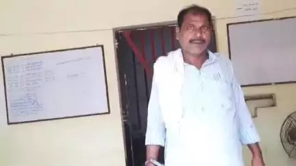 बलिया: बलिया अनुमंडल व्यवहार न्यायालय में धोखाधड़ी के मामले में एक व्यक्ति ने किया आत्मसमर्पण