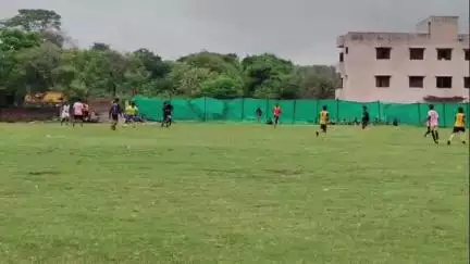 खलारी: गुलजार बाग फुटबॉल मैदान में प्रखंड स्तरीय लिटिल चैंप्स फुटबॉल टूर्नामेंट और 64वीं सुब्रतो फुटबॉल 2025 का आयोजन किया गया