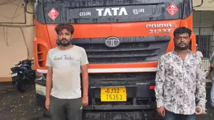 પારડી: બગવાડા હાઇવેથી 43 લાખનો દારૂ ભરેલી ટ્રક ઝડપાઇ, કુલ. 53.03 લાખનો મુદ્દામાલ કબજે કરાયો