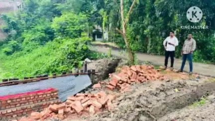 বিষ্ণুপুর ২: সামালি ভোলানাথ হাই স্কুলের সামনে রাস্তা সম্প্রসারণের কাজ শুরু করা হলো অভিষেক বন্দ্যোপাধ্যায় এর নির্দেশে