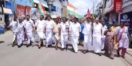 കൊട്ടാരക്കര: നിലമ്പൂർ ഇങ്ങെടുത്തു, നഗരത്തിൽ കൊടിക്കുന്നിൽ സുരേഷ് എം.പിയുടെ നേതൃത്വത്തിൽ ആഹ്ലാദ പ്രകടനം