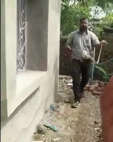 गोबिंदपुर राजनगर: कृष्णापुर गांव में घर में निकला 4 फीट लंबा जहरीला कोबरा सांप, राजा बारीक ने किया रेस्क्यू