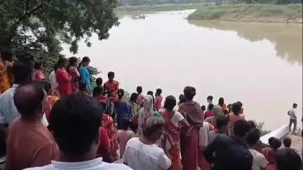 কেতুগ্রাম ১: কেতুগ্রামের কাঁকুরহাটির কাছে অজয়নদে তলিয়ে যাওয়া নিখোঁজ আরএক ছাত্রের দেহ উদ্ধার করল বিপর্যয় মোকাবিলা বাহিনী