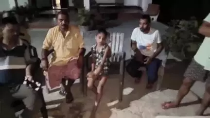 सवायजपुर: परिजनों से बिछड़कर पाली क्षेत्र के रहतौरा गांव पहुंचा दिव्यांग बच्चा, पुलिस परिजनों की तलाश में जुटी