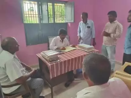 ఆత్మకూరు: పడమటి ఖమ్మంపాడు సచివాలయాన్ని ఆకస్మికంగా తనిఖీ చేసిన ఎంపీడీవో ఐజాక్ ప్రవీణ్