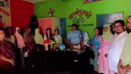 पूर्णिया पूर्व: मध्य विद्यालय मंझेली हाट में विद्यालय खुलते ही बच्चों की उपस्थिति ने किया अचंभित, पुष्प से किया स्वागत