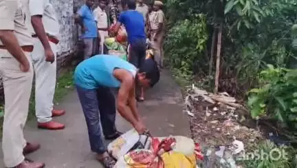 জগৎবল্লভপুর: গাঁজার ঠেকে অভিযানের পর  চোলাই মদের ঠেকে অভিযান জগৎবল্লভপুর থানা পুলিশের সন্ধ্যা বাজার এলাকায়