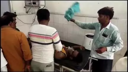 इटावा: इकदिल इलाके में 11 हजार वोल्ट की बिजली लाइन की चपेट में आने से एक युवक गंभीर रूप से हुआ घायल, सैफई पीजीआई किया गया रेफर
