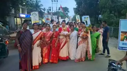 ময়নাগুড়ি: জলপাইগুড়ি জেলা মহিলা তৃণমূল কংগ্রেসের পক্ষ থেকে ময়নাগুড়িতে একটি মিছিল ও পথসভার আয়োজন