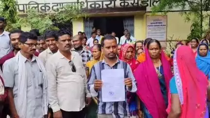 कसडोल: तराक्षु रिसॉर्ट के खिलाफ लामबंद हुए बरबसपुर के ग्रामीण,अवैध कब्जा, गंदगी को लेकर तहसीलदार को सौंपा ज्ञापन #jansamasya