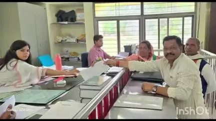 बिछिया: कांग्रेस प्रत्याशी राजकुमारी अमर सिंह धुर्वे ने दाखिल किया नामांकन, विधायक पट्टा भी रहे मौजूद