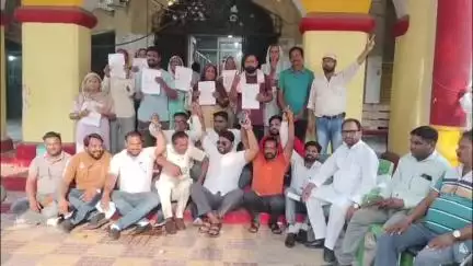 सहारनपुर: सहारनपुर में 60 साल से अधिक उम्र वाले सफाई कर्मचारियों को मिली राहत, नगर निगम में 15 दिन से चल रहा धरना समाप्त