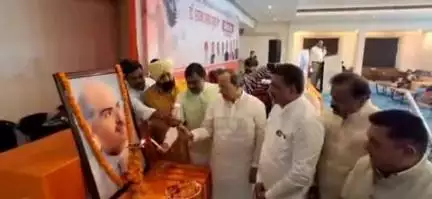 काशीपुर: रामनगर रोड स्थित एक निजी होटल में डॉक्टर श्यामा प्रसाद मुखर्जी के बलिदान दिवस पर भाजपा ने आयोजित की गोष्ठी