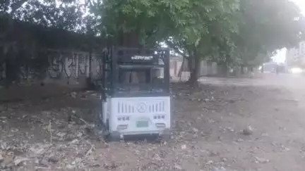 प्रयागराज में चोरों का आतंक जारी, ट्रिपल आईटी रोड पर लावारिस हालत में पाया गया ई-रिक्शा