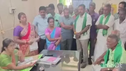 அன்னூர்: சாலை அமைக்கும் முன் மழைநீர் வடிகால் அமைக்க வேண்டும் பச்சா கவுண்டனூர் கிராம மக்கள் அன்னூர் வட்டார வளர்ச்சி அலுவலரிடம் மனு