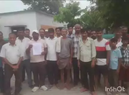 मेहदावल: तिनहरी गांव में बिजली विभाग की लापरवाही से ग्रामीण परेशान