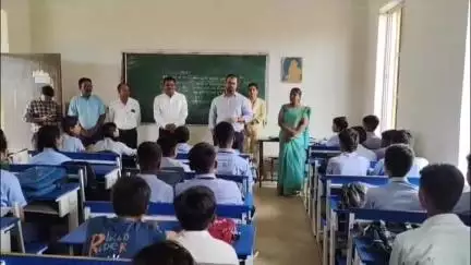 मुंगेली: विद्यालय ज्ञान एवं शिक्षा का मंदिर है, लापरवाही बर्दाश्त नहीं: कलेक्टर ने S आत्मानंद व BR साव स्कूलों का किया निरीक्षण