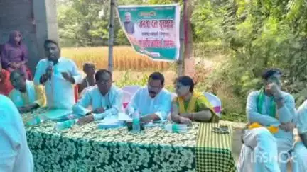 छौड़ाही: शाहपुर पंचायत के रवि शंकर कुमार के दरवाजे पर जनता दल यू कार्यकर्ताओं की हुई बैठक