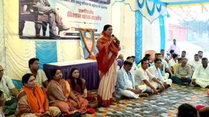 नवादा: नवादा में बाबा साहेब की तस्वीर के अपमान के विरोध में भाजपा कार्यकर्ताओं ने आयोजित किया एकदिवसीय धरना प्रदर्शन