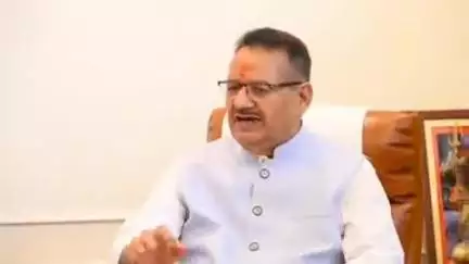 देहरादून: कैबिनेट मंत्री गणेश जोशी ने बैठक में कहा, बस्तियों में 2016 से पहले निर्मित घरों को ना दें नोटिस