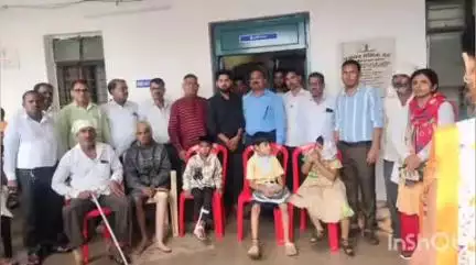 पेठ: पंचायत समिती कार्यालयात दिव्यांग विद्यार्थी व व्यक्तींना कृत्रिम अवयव प्रत्यारोपण शिबीर संपन्न